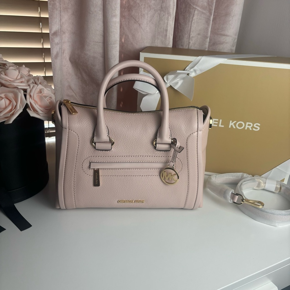 MICHAEL KORS CARINE MEDIUM TZ SATCHEL LEATHER/POWDER BLUSH